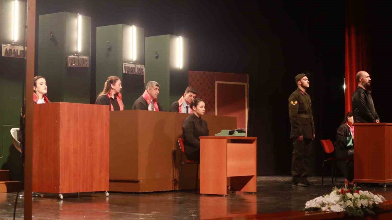 Eskişehir Cumhuriyet Başsavcılığı yargı mensuplarınca hazırlanan "Reis Bey" oyunu sahnelendi