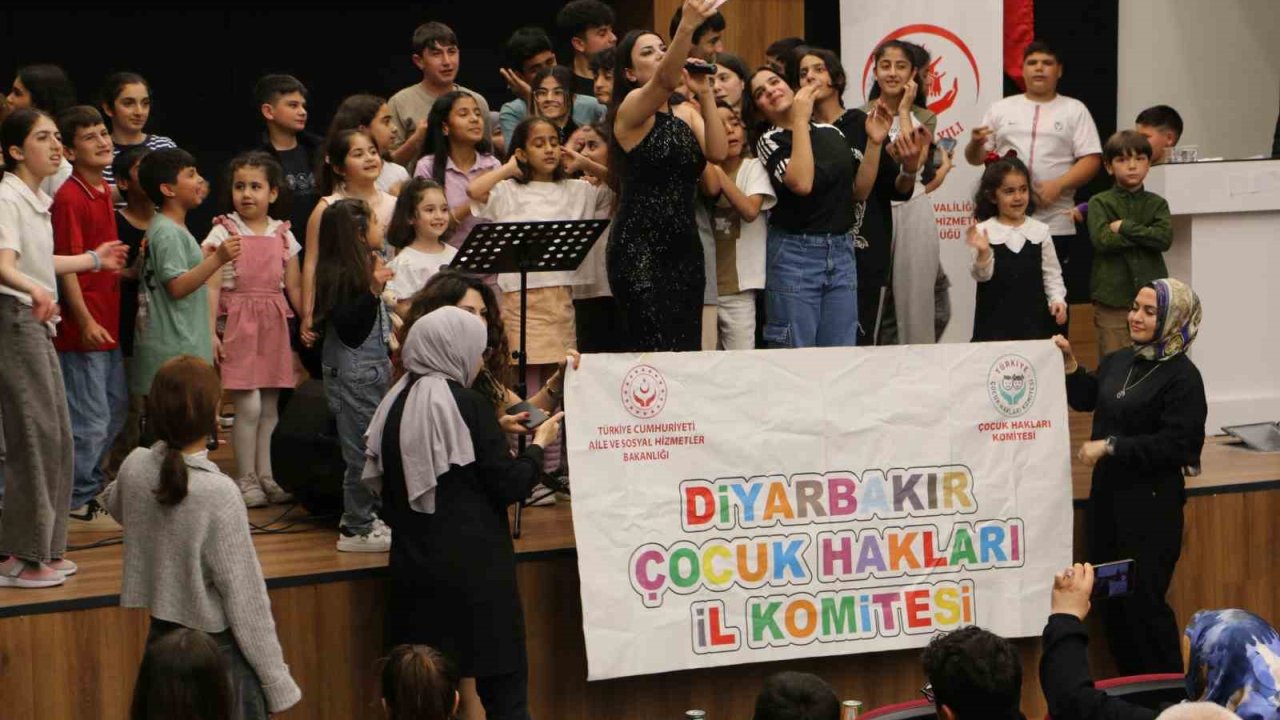 Diyarbakır’da şehit aileleri ve gaziler ’Aile Yılı’ konserinde bir araya geldi