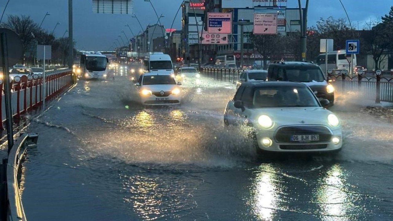 Kayseri’yi sağanak vurdu, itfaiye ekipleri teyakkuza geçti