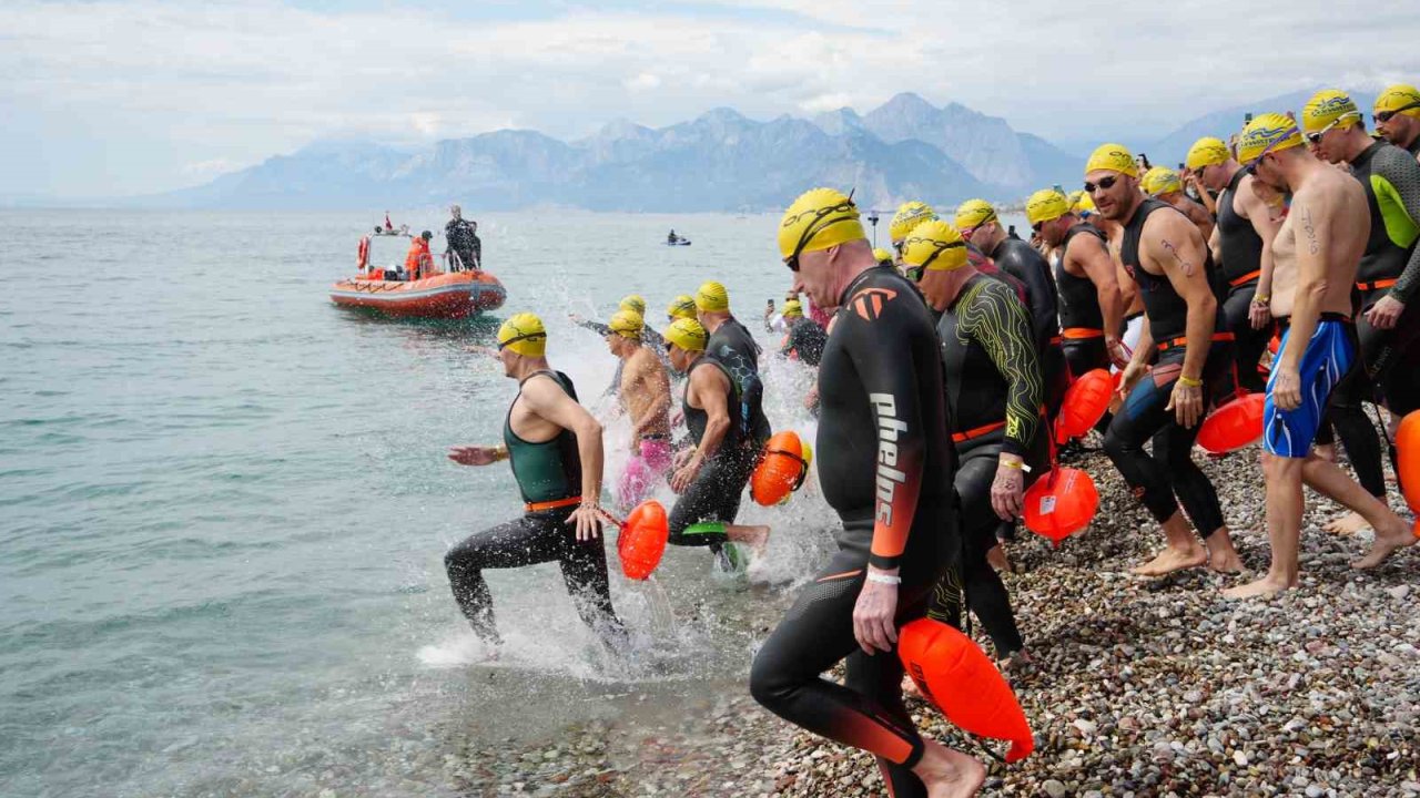 Uluslararası Açık Su Yüzme Yarışı X-WATERS Antalya’da gerçekleşti