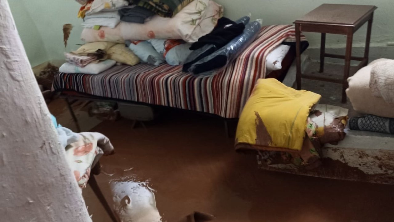 Darende’de  sağanak ve dolu su baskınlarına neden oldu