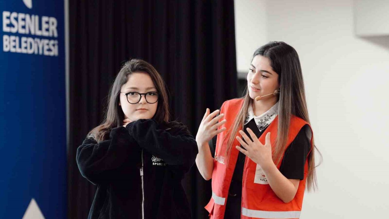 İstanbul’un 39 ilçesinde gençlere eş zamanlı ilk yardım eğitimi