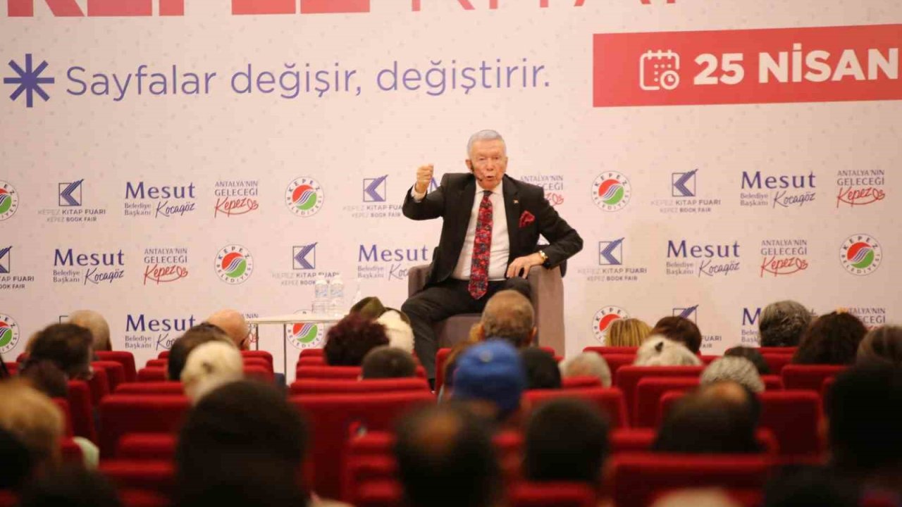 Uğur Dündar, Kepez Kitap Fuarı’nda anılarını paylaştı