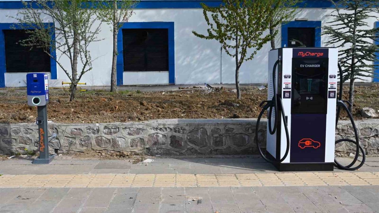 ÇAKÜ’ye elektrikli araç şarj istasyonu kuruldu