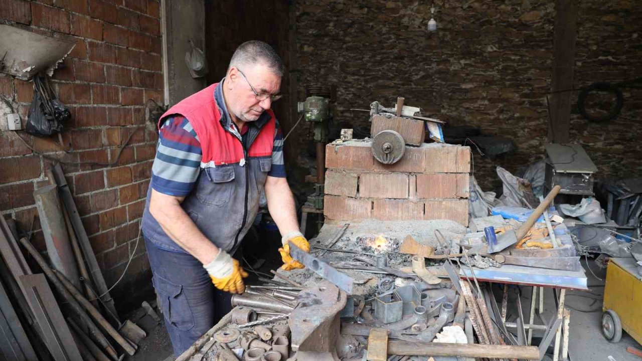 Fabrikasyon imalatlar iş görmeyince, İbrahim Usta zamanla yarışıyor