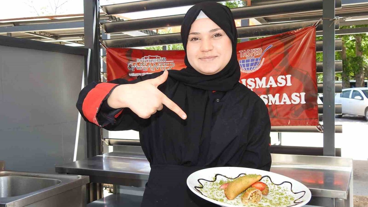 Geleceğin şefleri yemek yarışmasında hünerlerini sergiledi