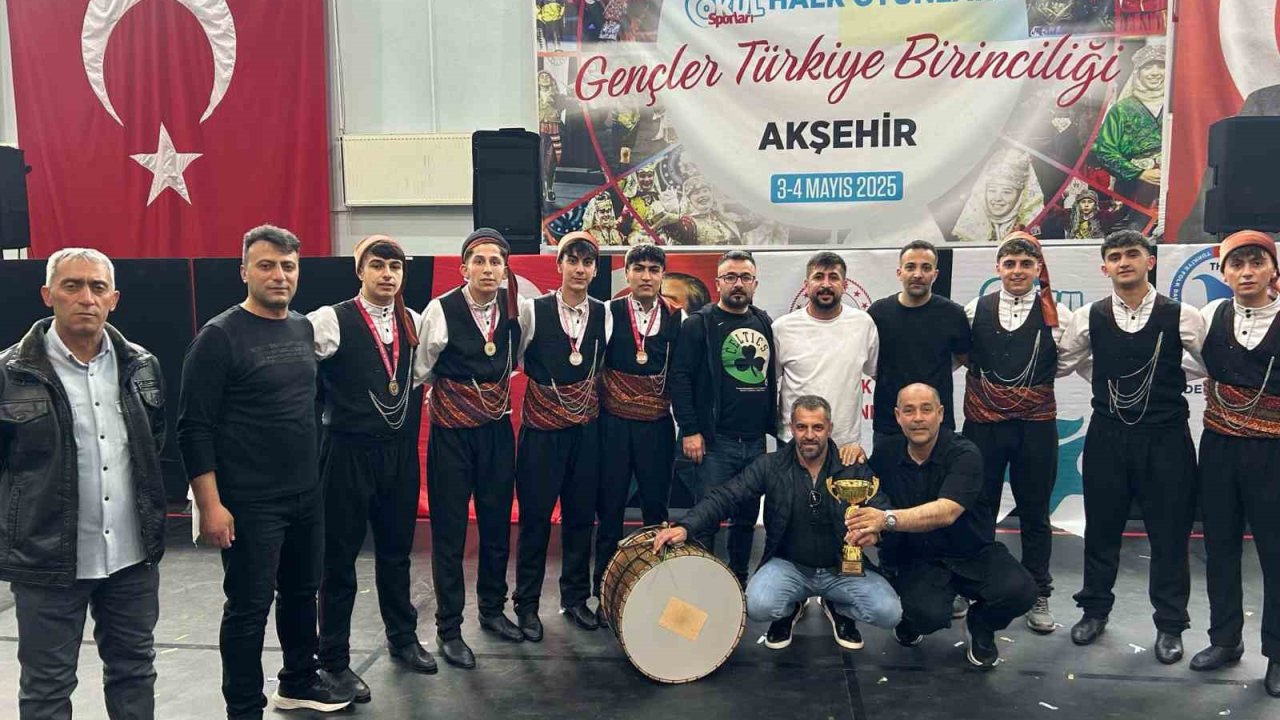 Ağrı’nın gururu Cumhuriyet Anadolu Lisesi, halk oyunlarında Türkiye şampiyonu oldu