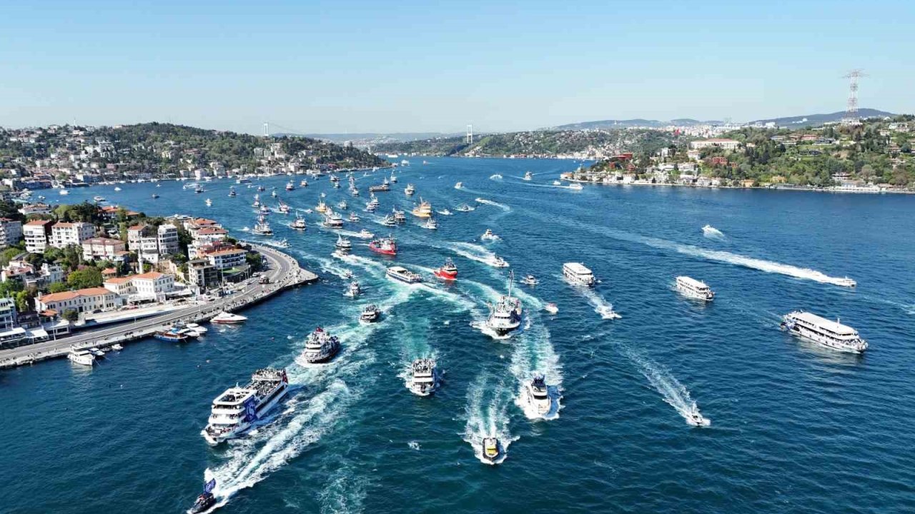 Şampiyon Sarıyer’den boğazda kutlama