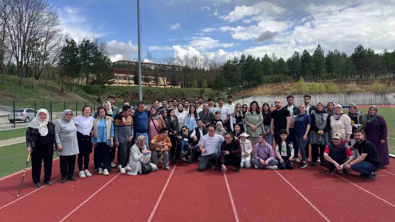 Üniversite öğrencilerinden engelliler için farkındalık yürüyüşü