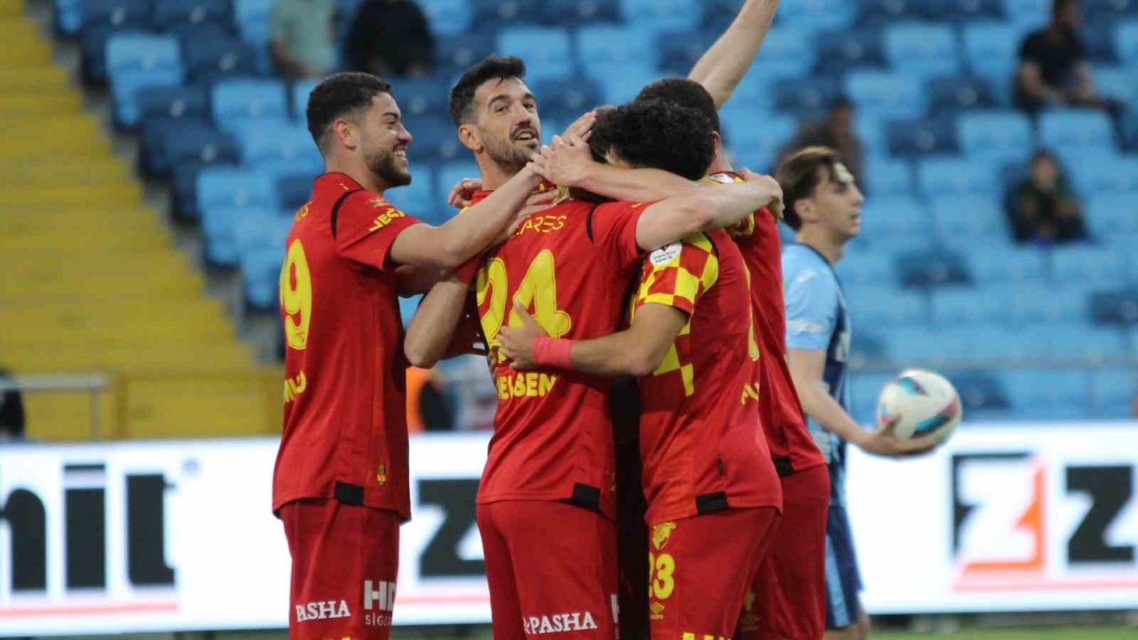 Trendyol Süper Lig: Adana Demirspor: 1 - Göztepe: 2 (İlk yarı)
