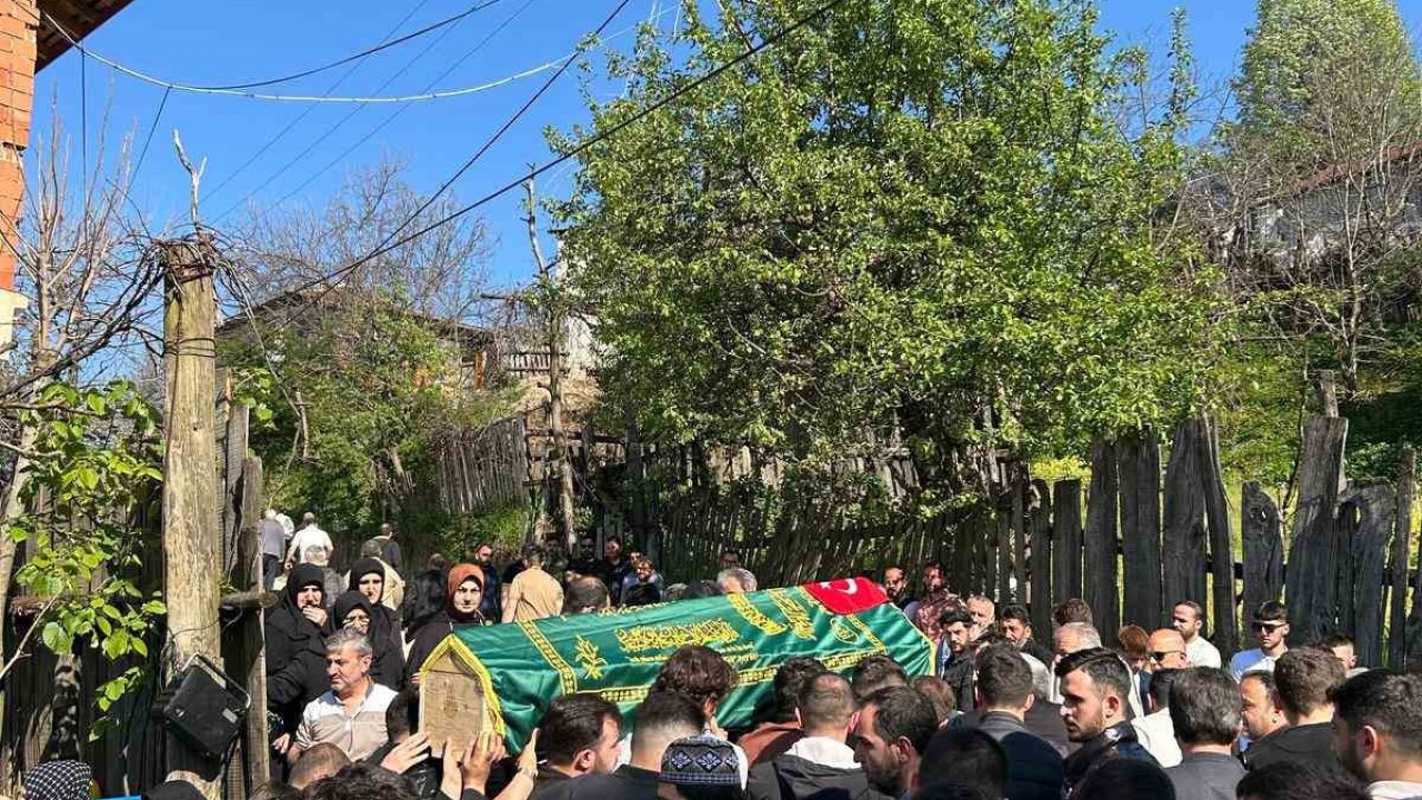 Bursa’daki feci kazada hayatını kaybeden genç sürücü toprağa verildi