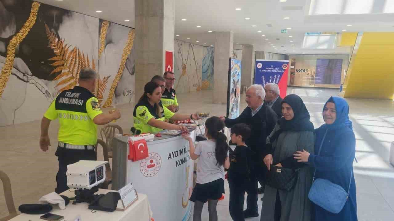Trafik Jandarmanın standına ilgi yoğun oldu