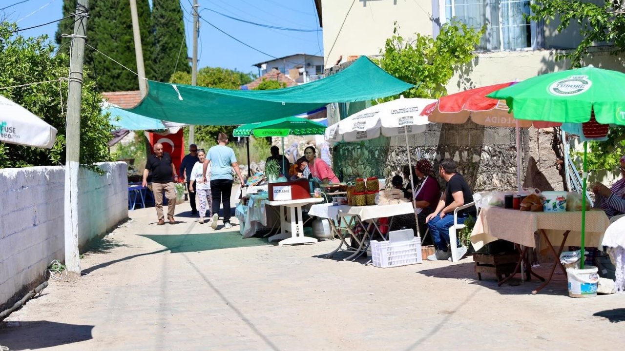 Didim Akköy Pazarı vatandaşları ağırlıyor
