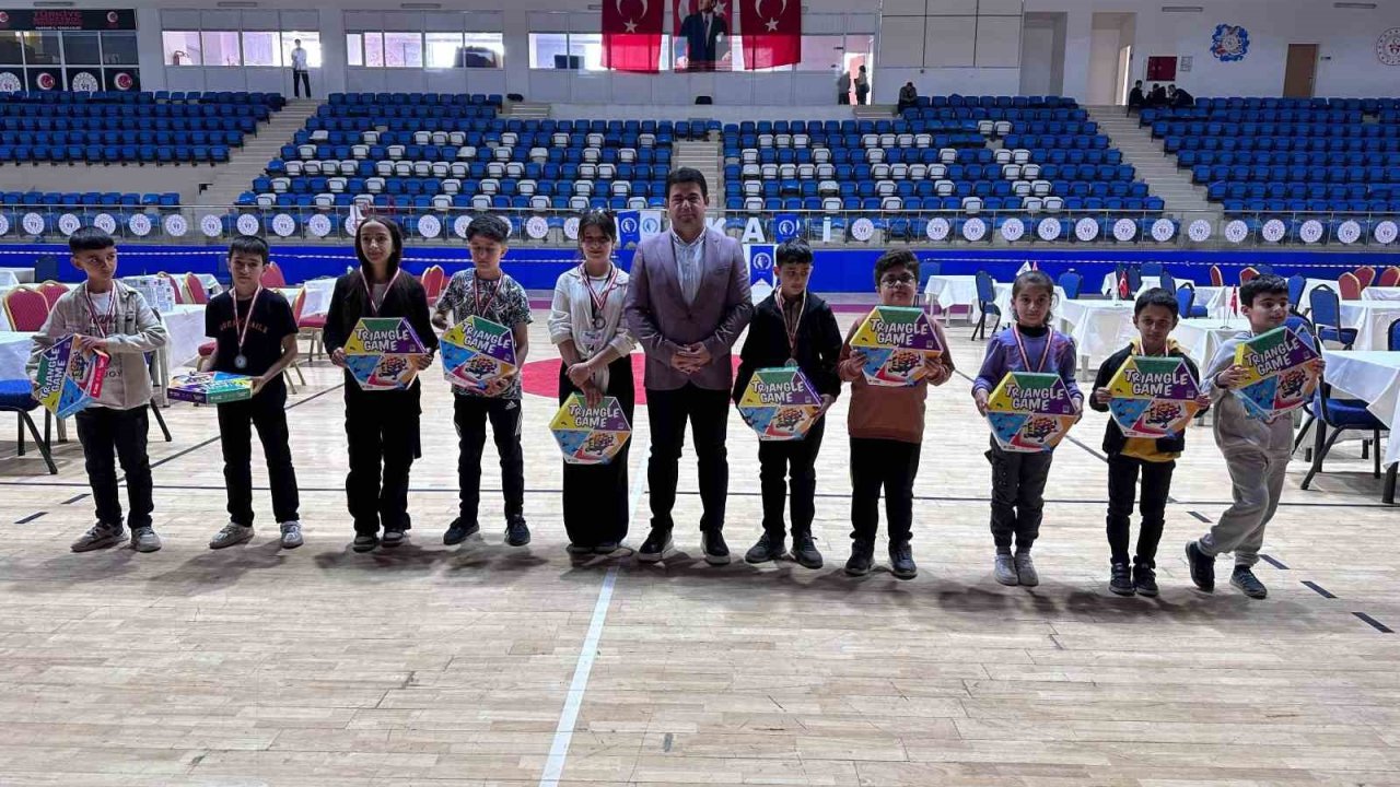Hakkari’de ‘Akıl ve Zekâ Oyunları Turnuvası İl Finali’ tamamlandı