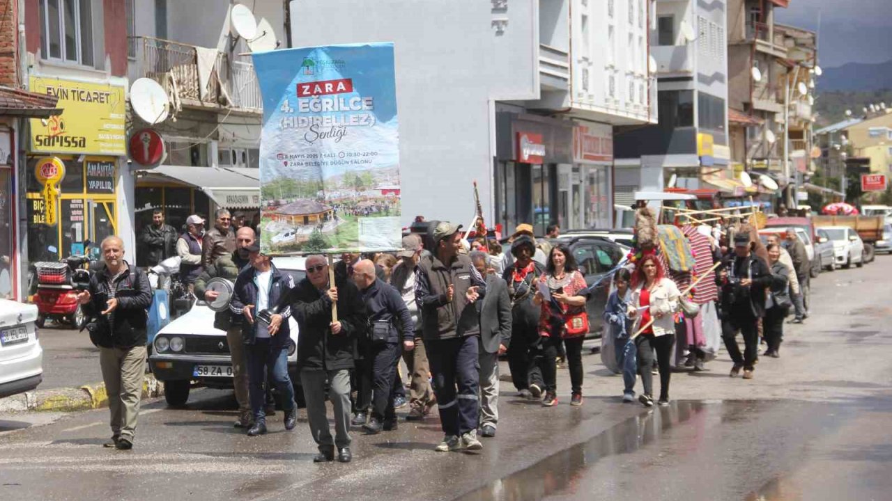 Görenler dönüp bir daha baktı, asırlık gelenek yeniden canlandırıldı