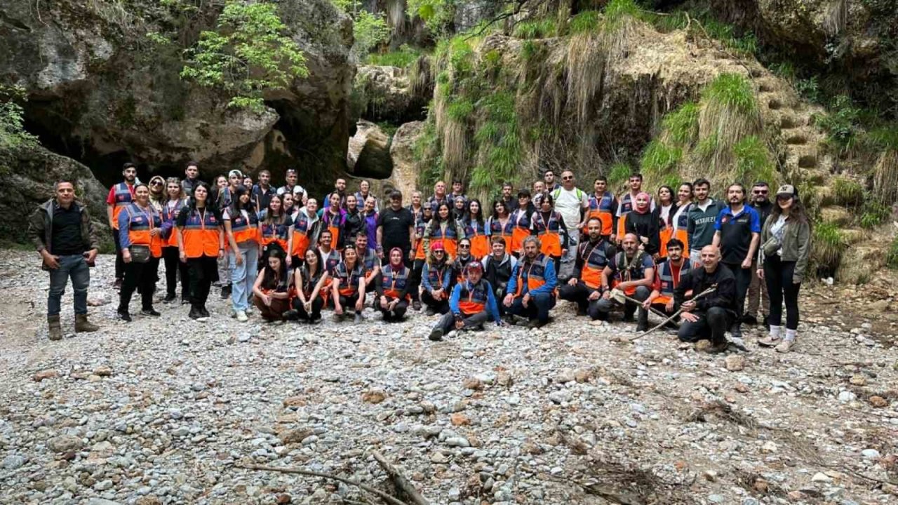 AFAD gönüllülerinden değirmen dere kanyonuna doğa yürüyüş