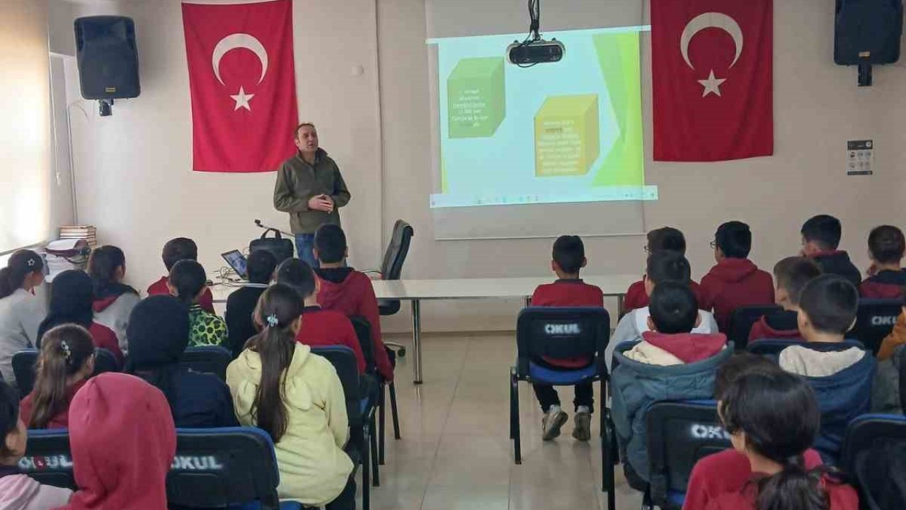 Aslanapa’da öğrencilere biyolojik çeşitlilik, biyokaçakçılık ve yaban hayatı eğitimi