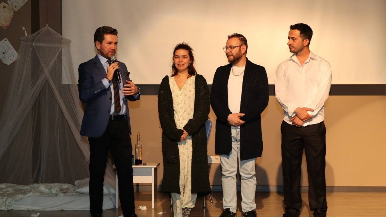 Ödüllü tiyatro oyunu Tavas’ta seyirciyle buluştu