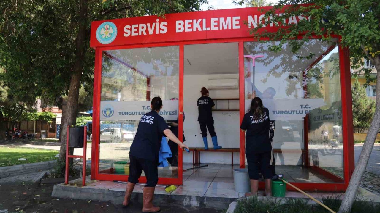 Turgutlu Belediyesi Temizlik İşleri Müdürlüğünden bahar T-temizliği