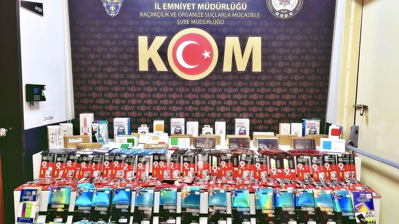 Kaçak telefon parçaları ele geçirildi