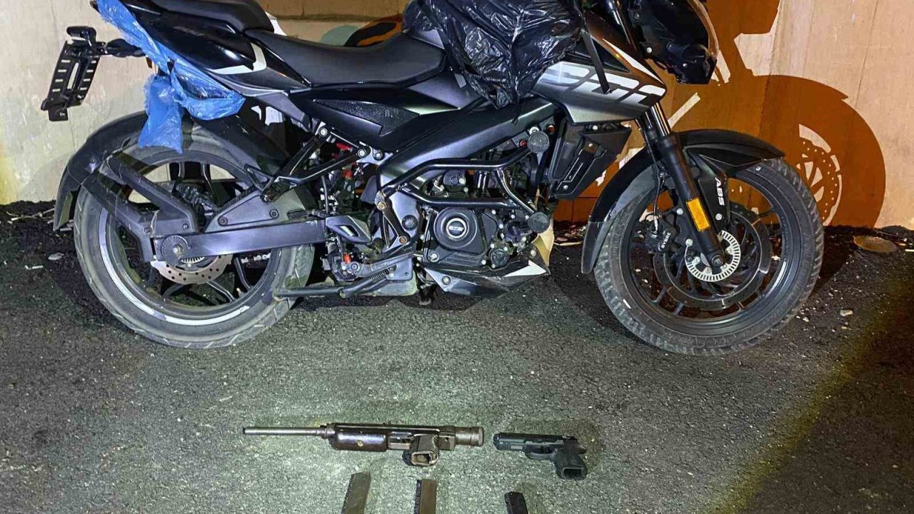 Saldırıya gideceklerdi, silahlarla yakalanıp tutuklandılar