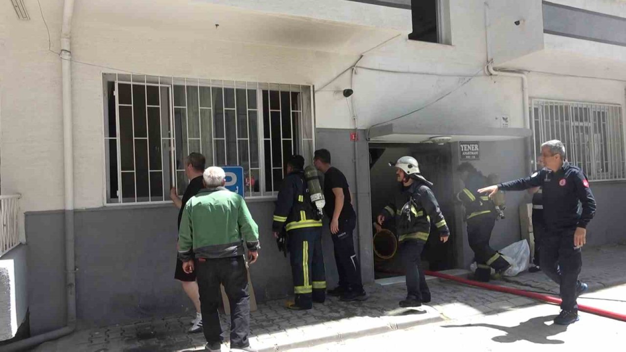 Yalova’da apartman dairesinde çıkan yangında bir kişi dumandan etkilendi