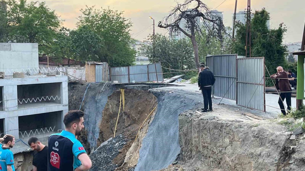 Gaziosmanpaşa’da inşaat çalışması sırasında yol çöktü