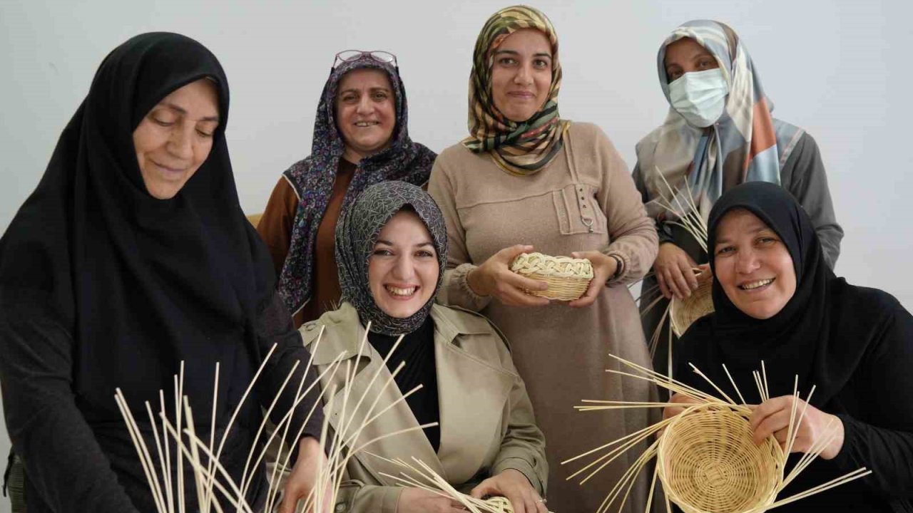 Kanser hastası kadınlar, umutlarını rattan objelere taşıdı
