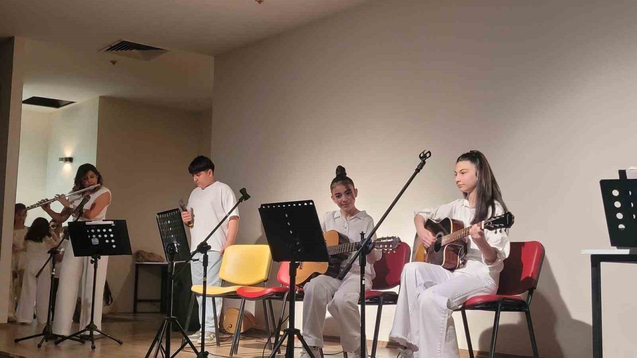 Mesir Ortaokulu öğrencilerinden unutulmaz müzik şöleni