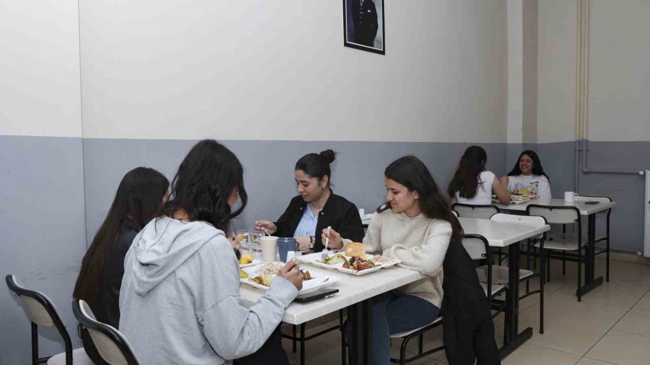 Mersin Büyükşehir Belediyesinden Gülnar’da eğitim hayatına destek