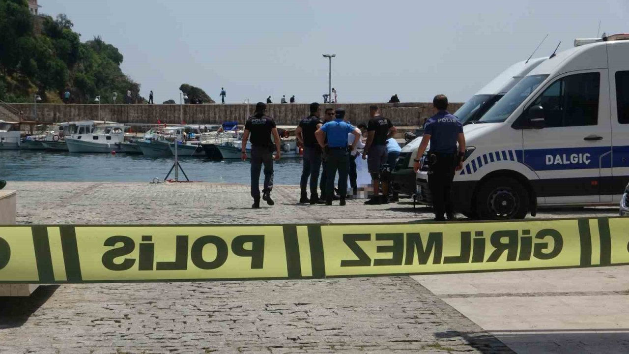 Antalya’da denizde bir kişinin cansız bedeni bulundu