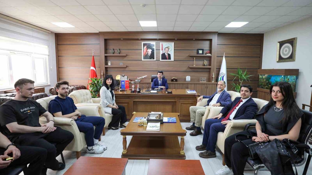 Rektör Sarıbıyık başarılı sporcuları tebrik etti