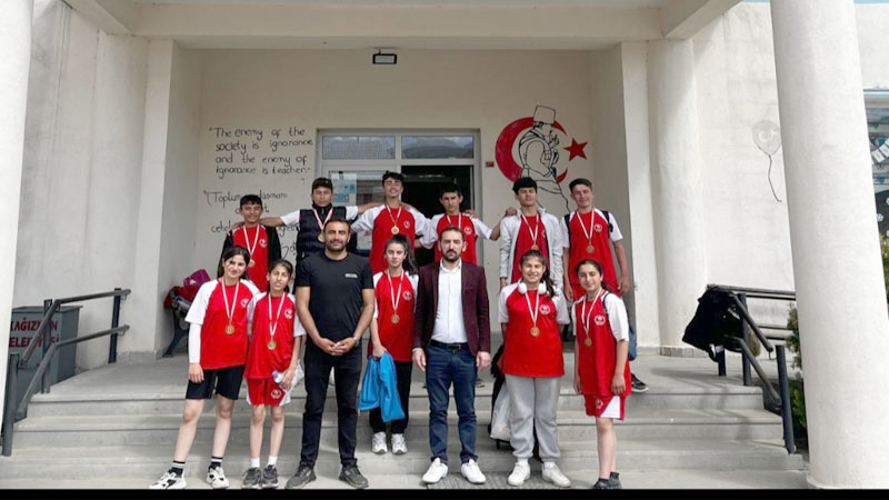 Voleybol Turnuvası’nın Şampiyonu Kötek Şehit  Taner Seloğlu  İlkokulu Oldu