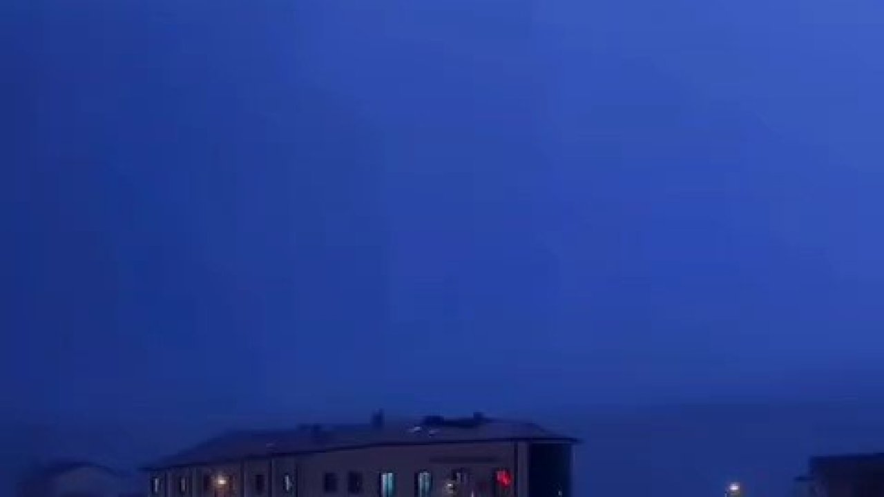 Karabük’te şimşekler görsel şölen oluşturdu