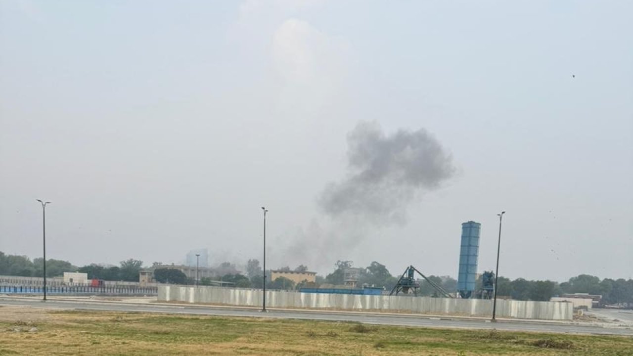 Pakistan’ın Lahor kentindeki patlamalar paniğe neden oldu