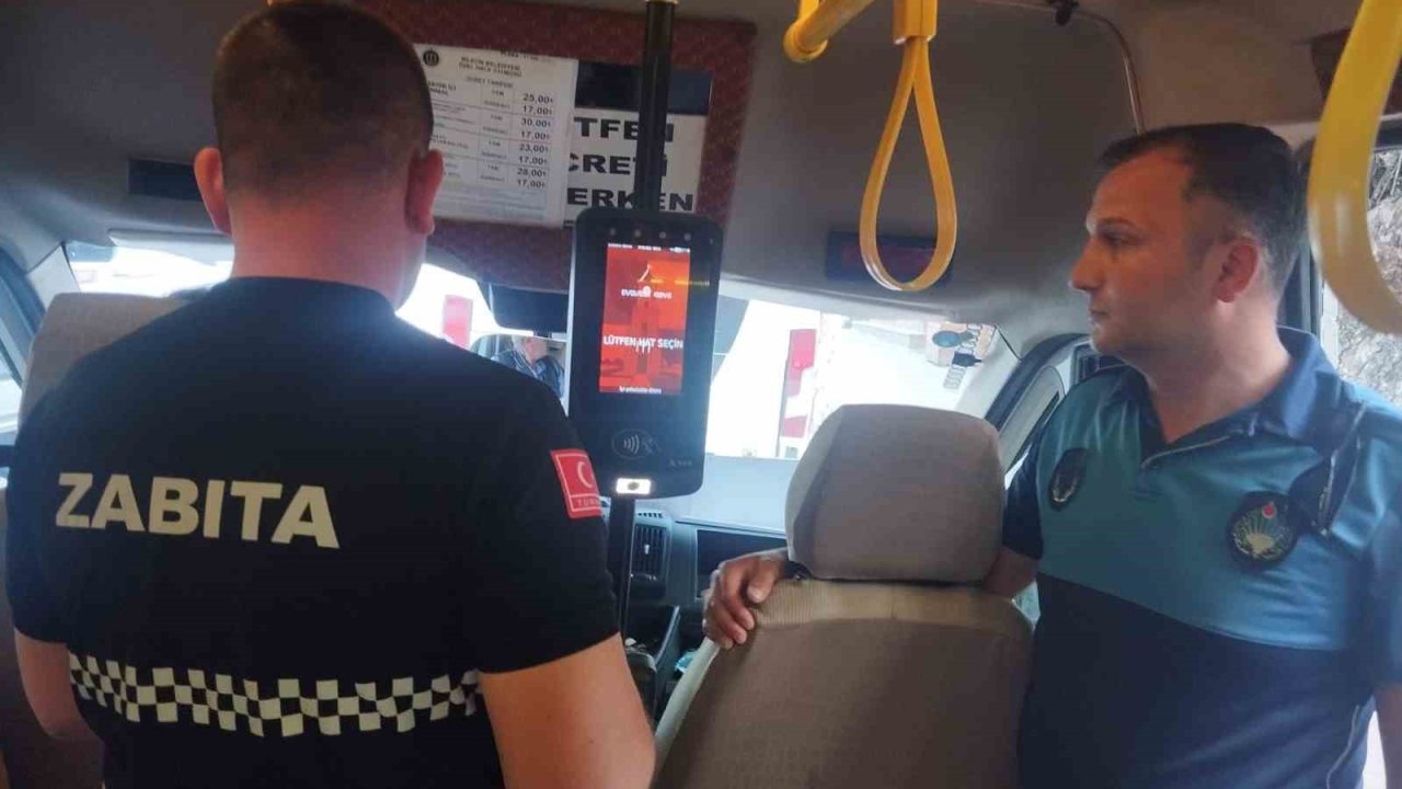 Zabıtalar halk otobüslerinde denetleme yaptı