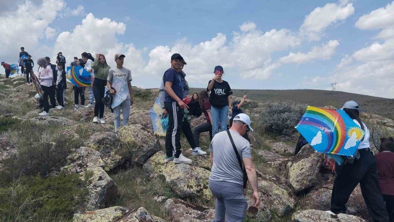 Niğde’de öğrenciler gençlik yürüyüşü yaptı