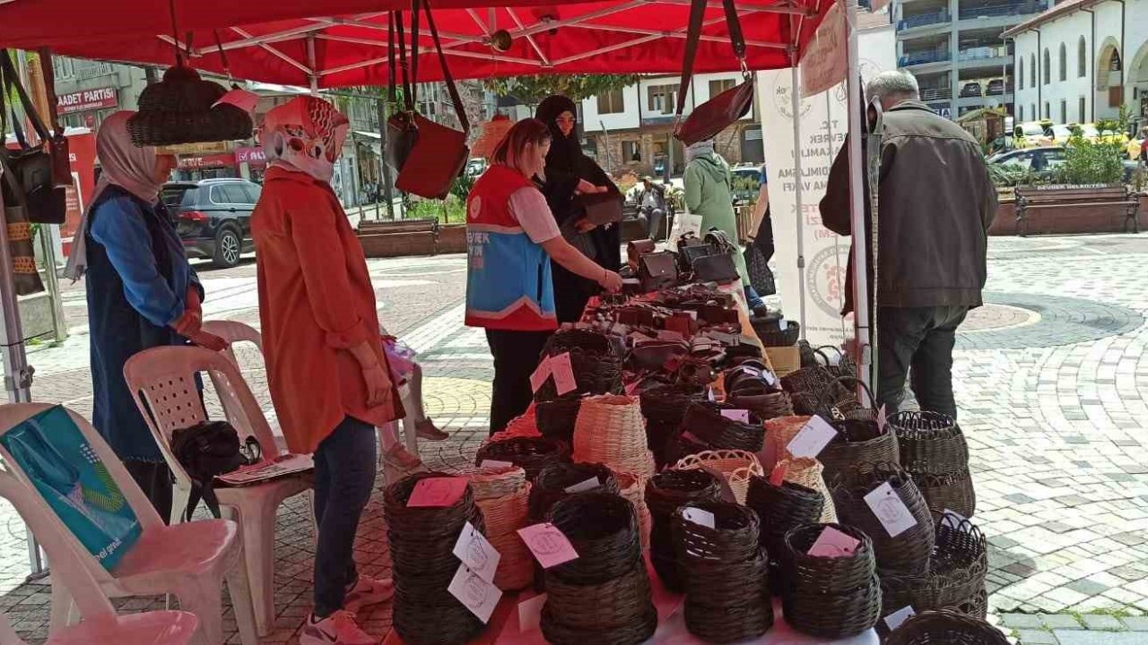 Devrek’te Anneler Günü alışveriş festivali ilgi gördü