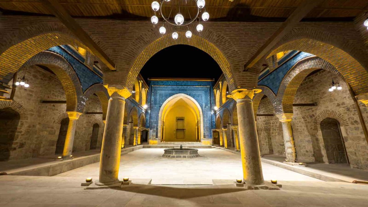 Tokat’ta restorasyonu tamamlanan 8 asırlık Gökmedrese ziyarete açıldı