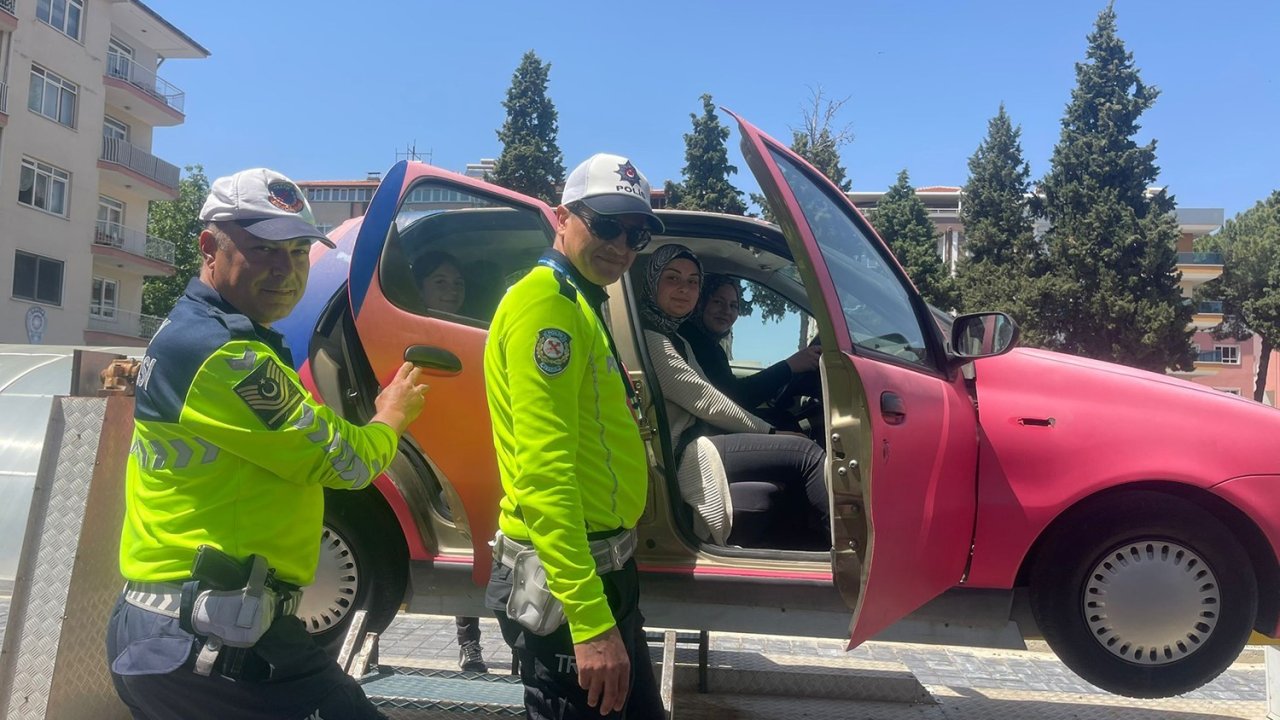 Kula’da emniyet kemerinin önemi simülasyon aracı ile anlatıldı