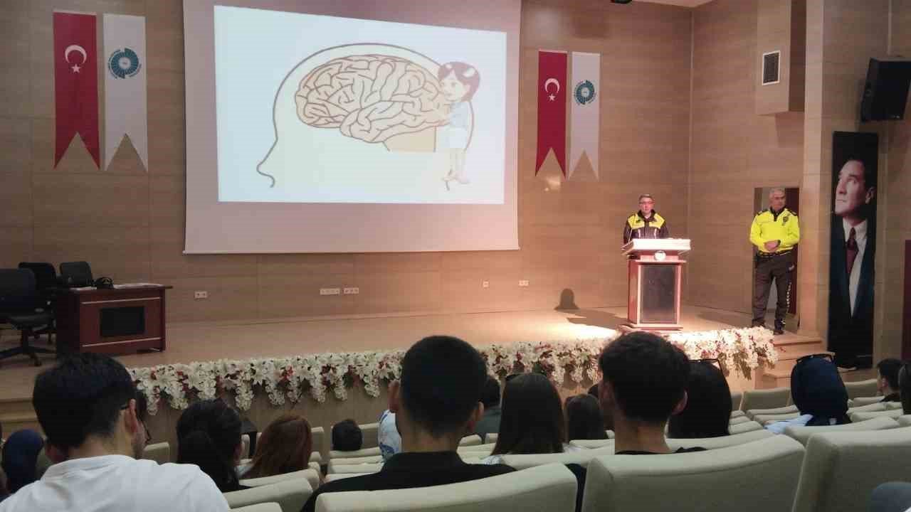 Niğde’de motosiklet kullanıcılarına güvenli sürüş eğitimi verildi
