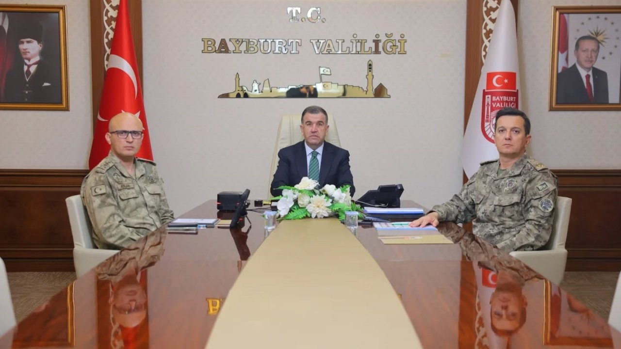 Vali Eldivan VKS üzerinden yapılan Asayiş ve Güvenlik Toplantısı’na katıldı