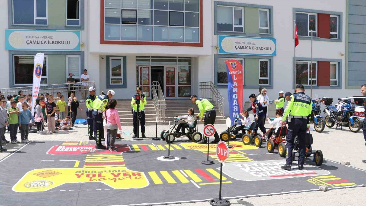 Kütahya’da öğrencilere trafik eğitimi