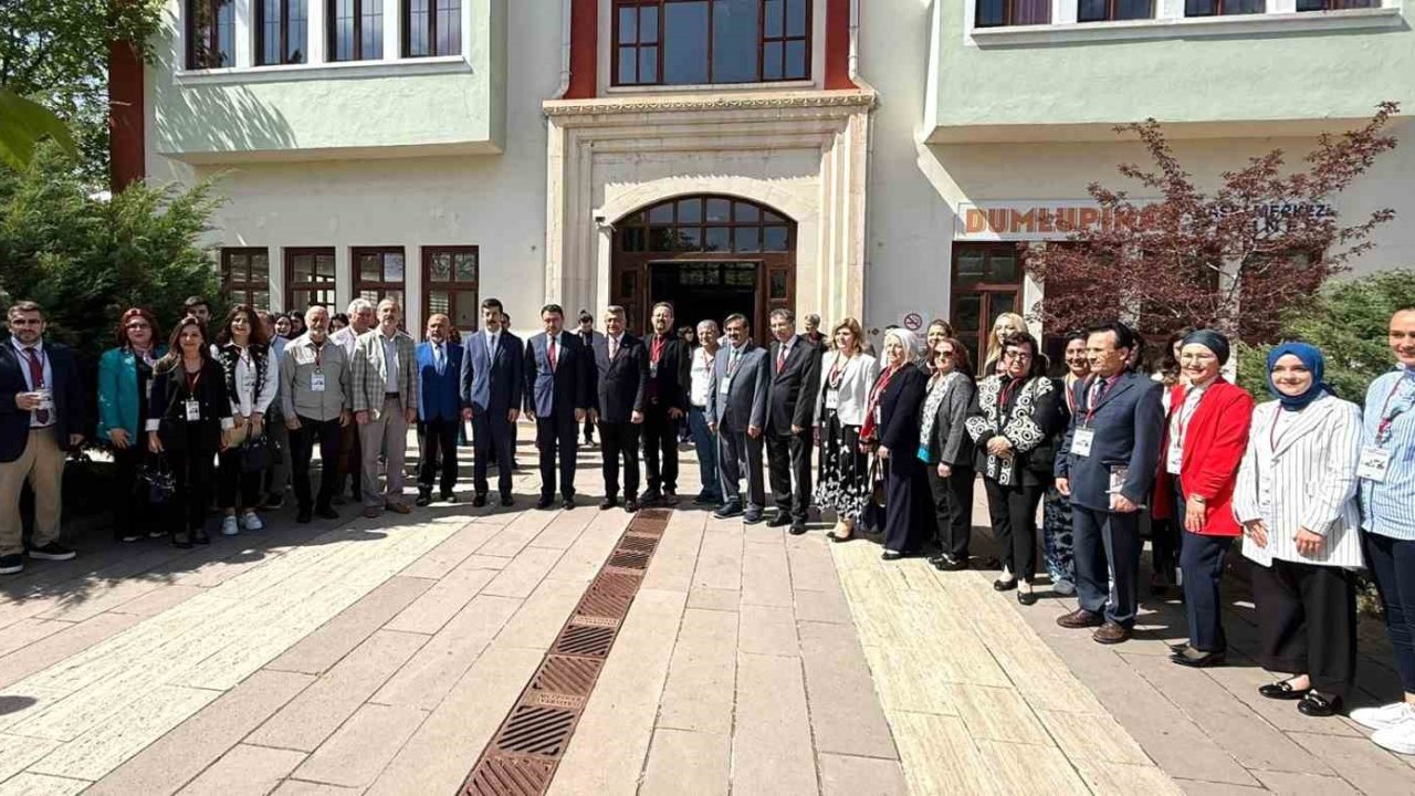 DPÜ Rektörü Prof. Dr. Süleyman Kızıltoprak: "Dilimiz var oldukça biz de varız"