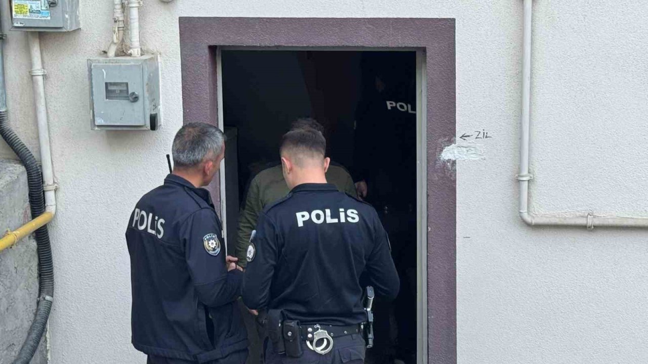 Hastanede yatan eşini görmek için hazırlık yaparken kalbine yenik düştü