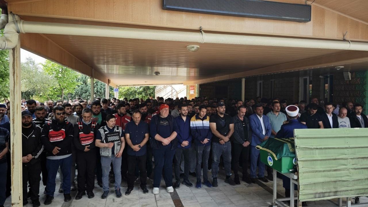 Paket götürürken kazada hayatını kaybeden motokurye son yolculuğuna uğurlandı