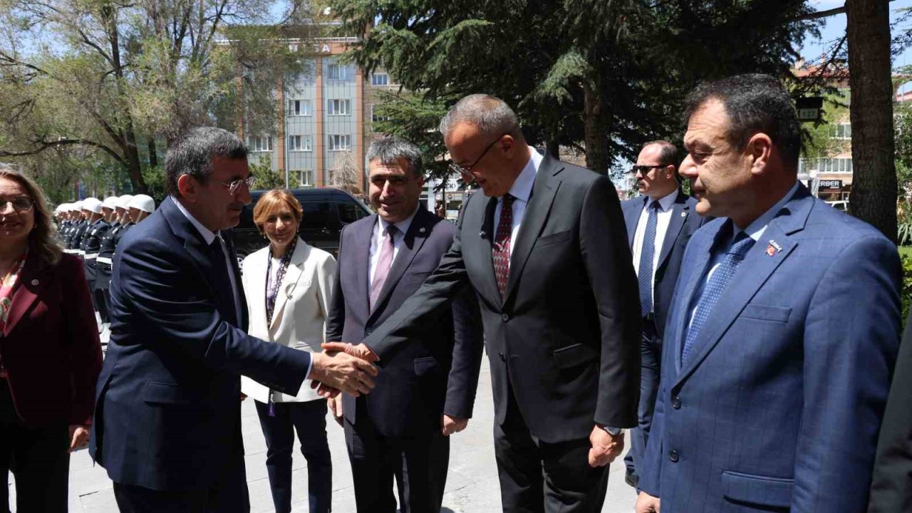 Cumhurbaşkanı Yardımcısı Yılmaz: "Ana muhalefet partisinin tek yaptığı popülizm"