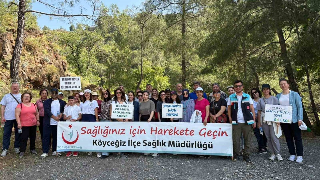 Köyceğiz’de sağlıkçılar Toparlar Şelalesi’ne yürüdü