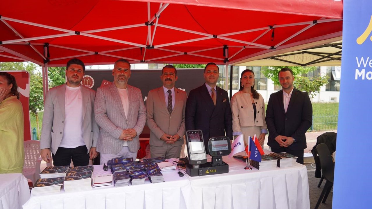 Bilecik Belediye Başkan Yardımcıları Bilim ve Kültür Şenliği’nde öğrencilerle buluştu