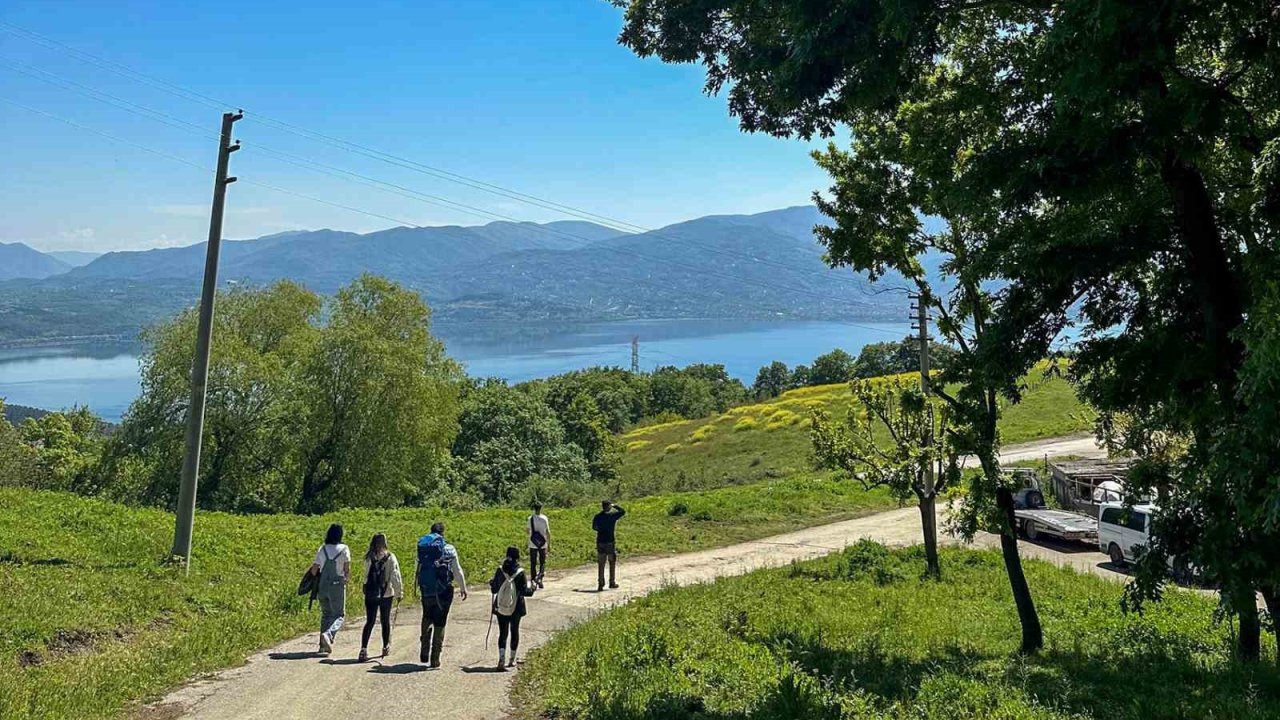 Kırcaali Yaylası ve Manda Gölü’nü keşfettiler